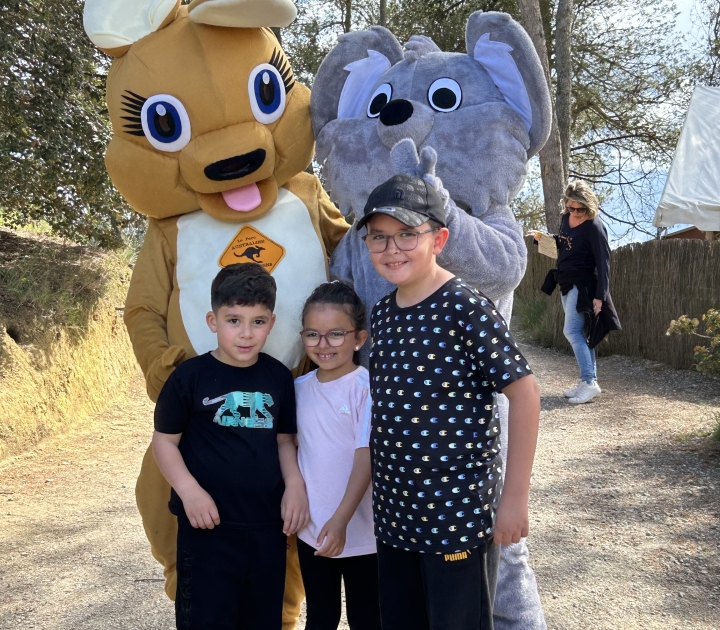 Mascottes lors de l'évènement au profit de l'hopital pour koalas port stephens