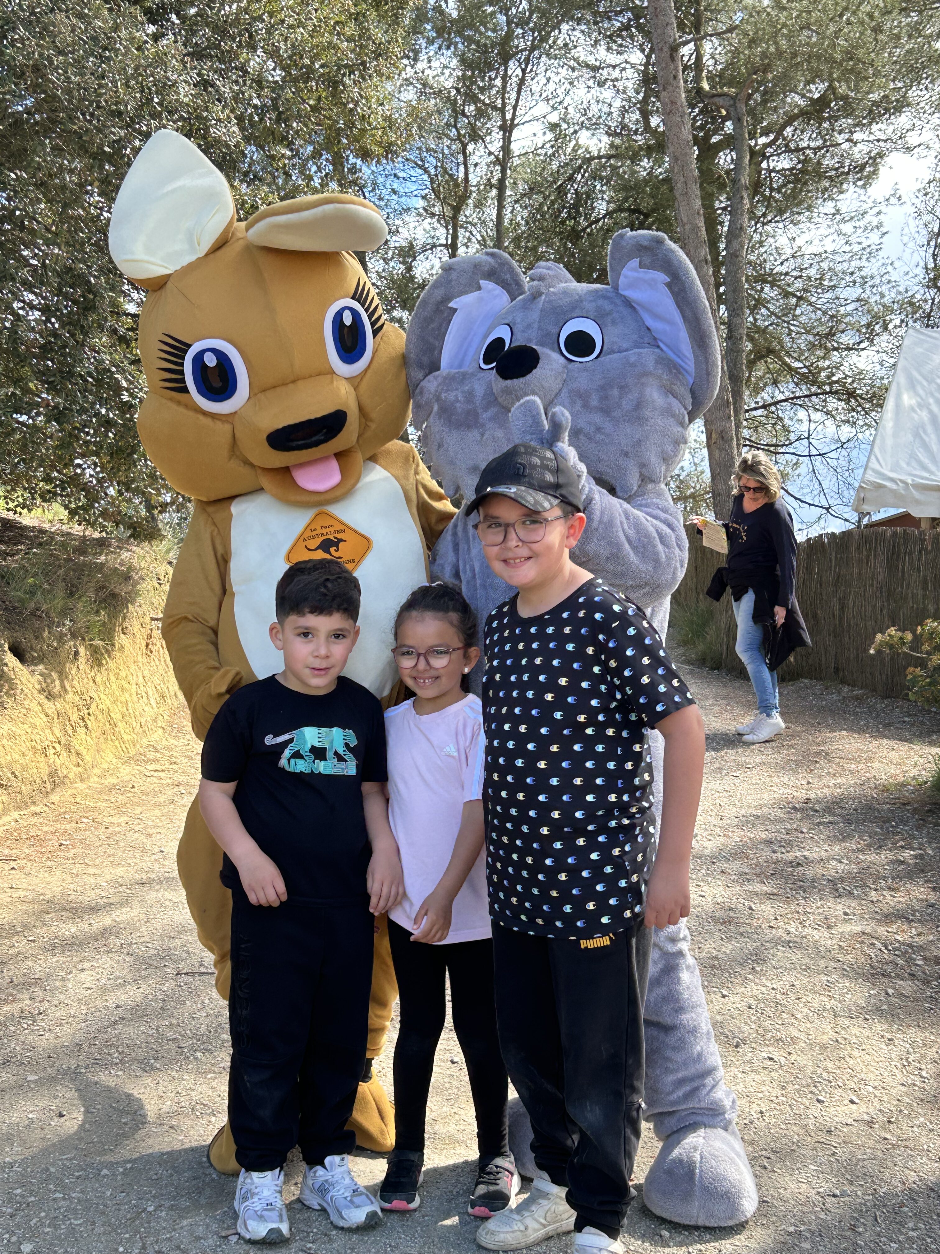 Mascottes lors de l'évènement au profit de l'hopital pour koalas port stephens